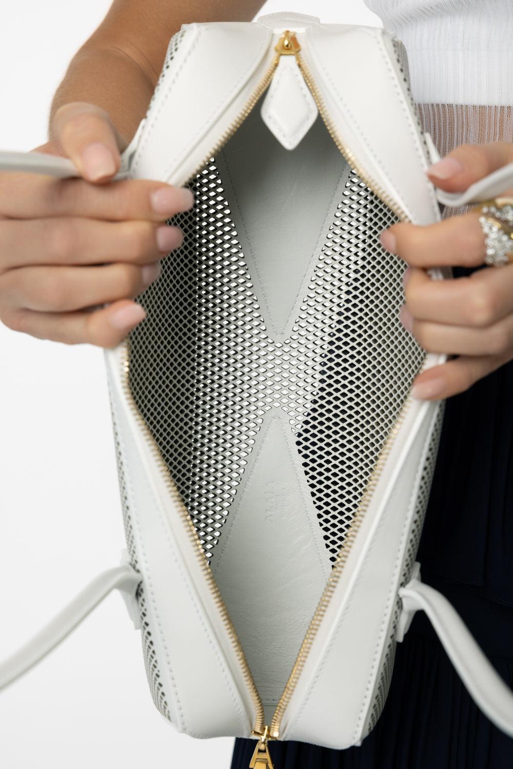 Medium Le Teckel Bag - Blanc-BLNCOPTQ-O/S-HANDBAGTOP HANDLE-ALAÏA