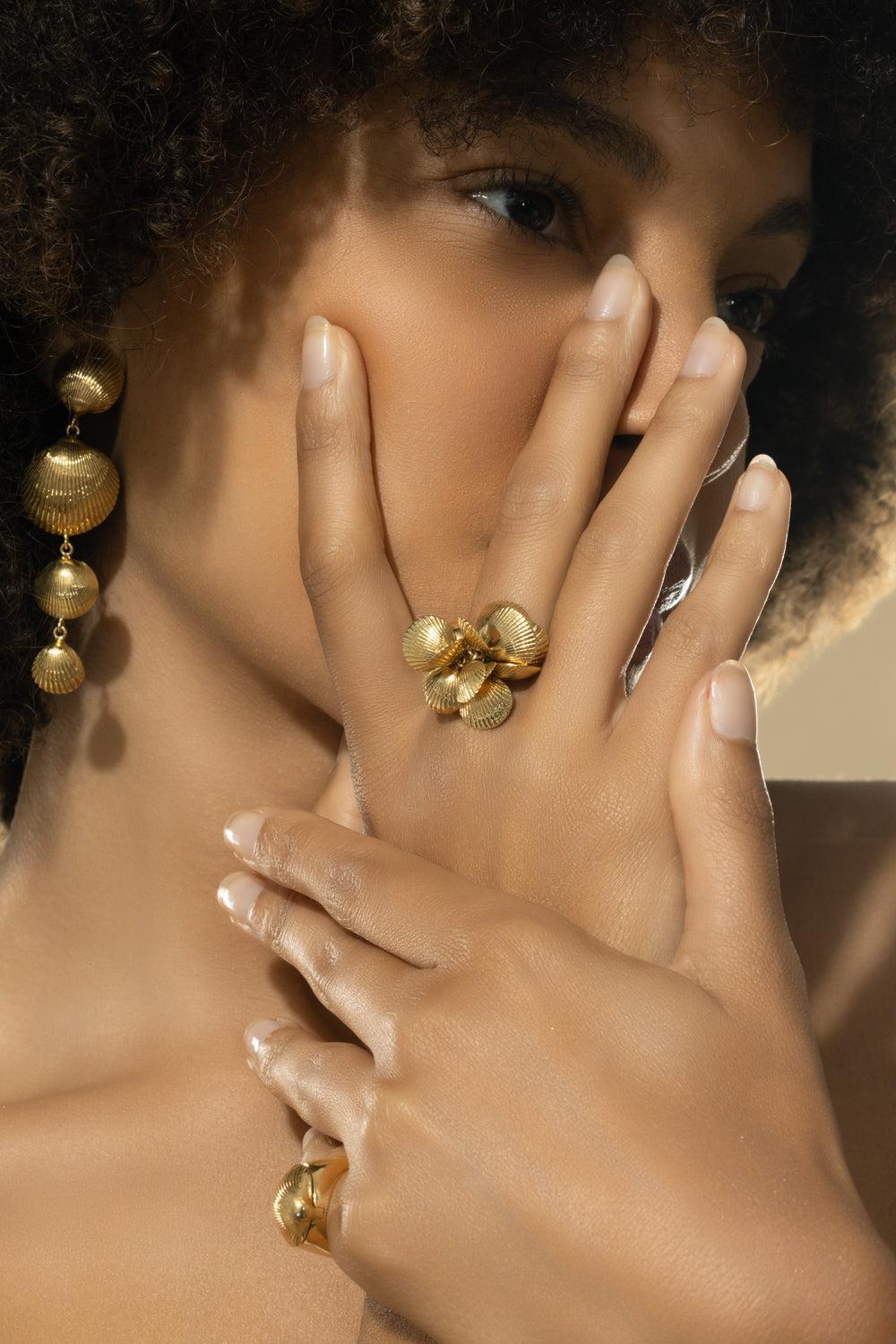 Shell Charm Ring-YELLOW GOLD-7-JEWELRYFINE JEWELRING-CADAR