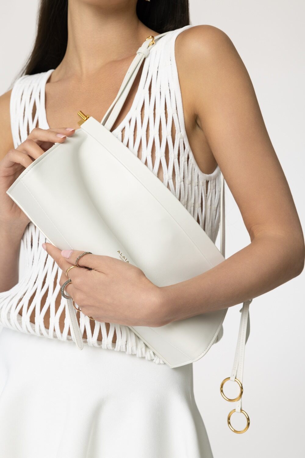 Medium Le Click East West Bag - Blanc-BLNCOPTQ-O/S-HANDBAGSHOULDER-ALAÏA