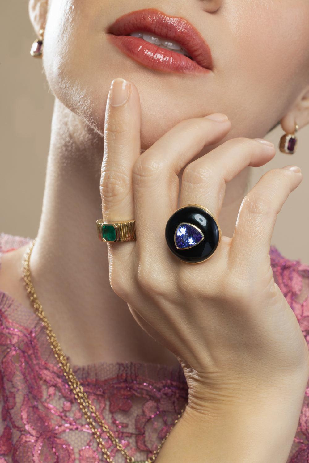 Emerald Pleated Band Ring-YELLOW GOLD-7-JEWELRYFINE JEWELRING-RETROUVAI