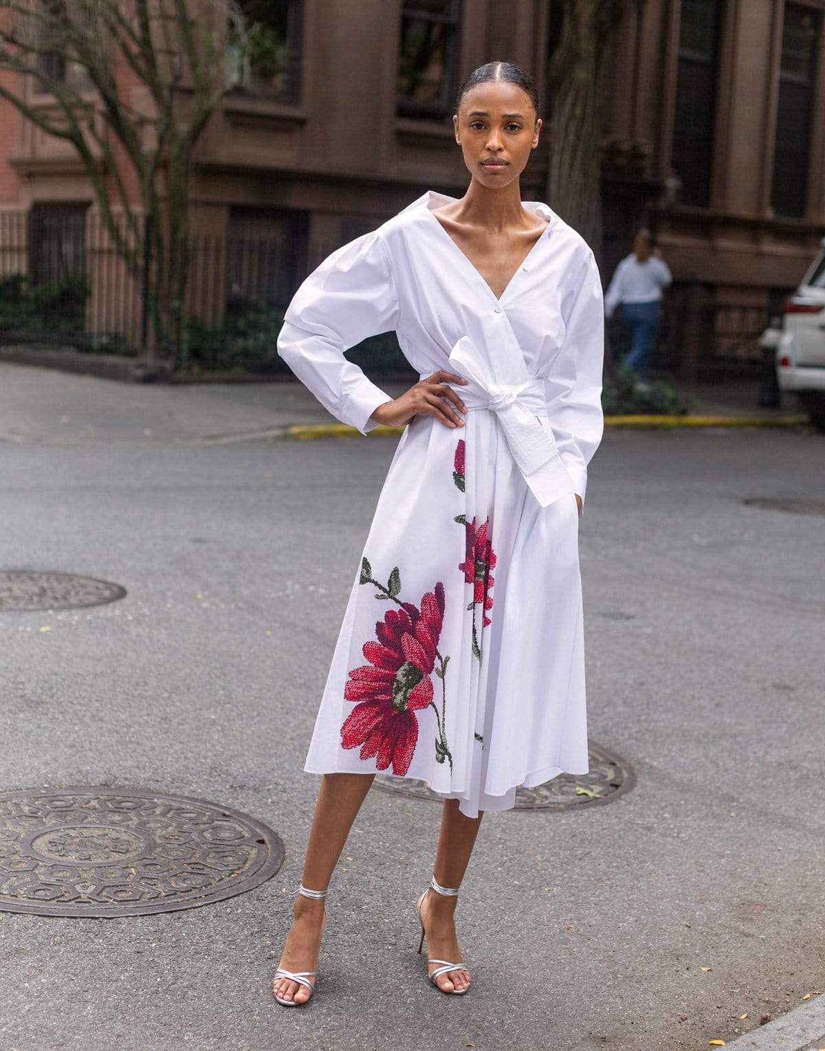 ADAM LIPPES-White Large Daisy Asymmetrical Wrap Dress-
