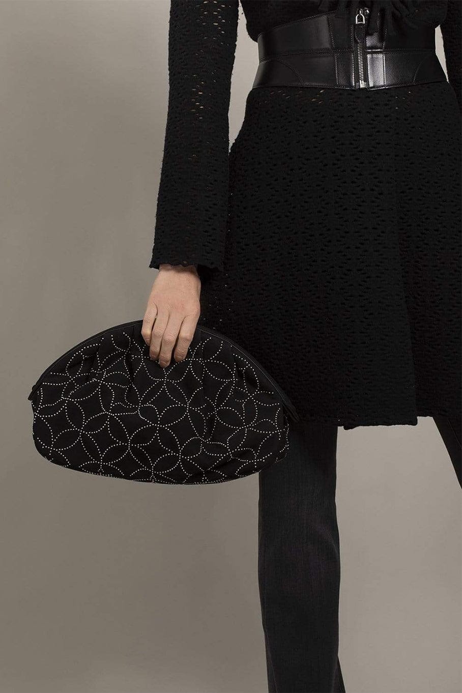 ALAÏA-Samia 35 Suede Clutch-NOIR