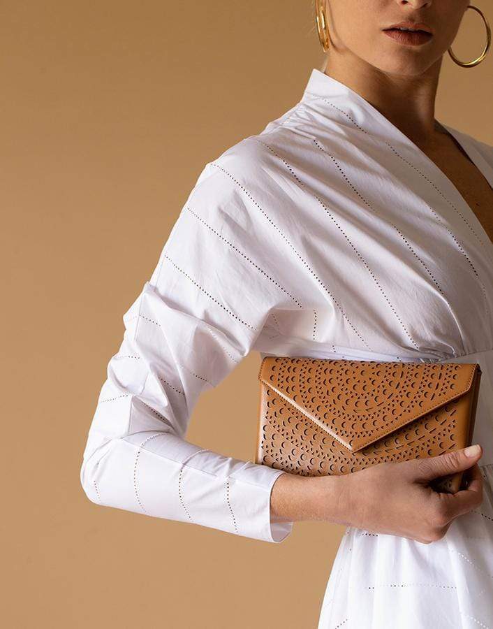 ALAÏA-Oum 20 Clutch-TAN