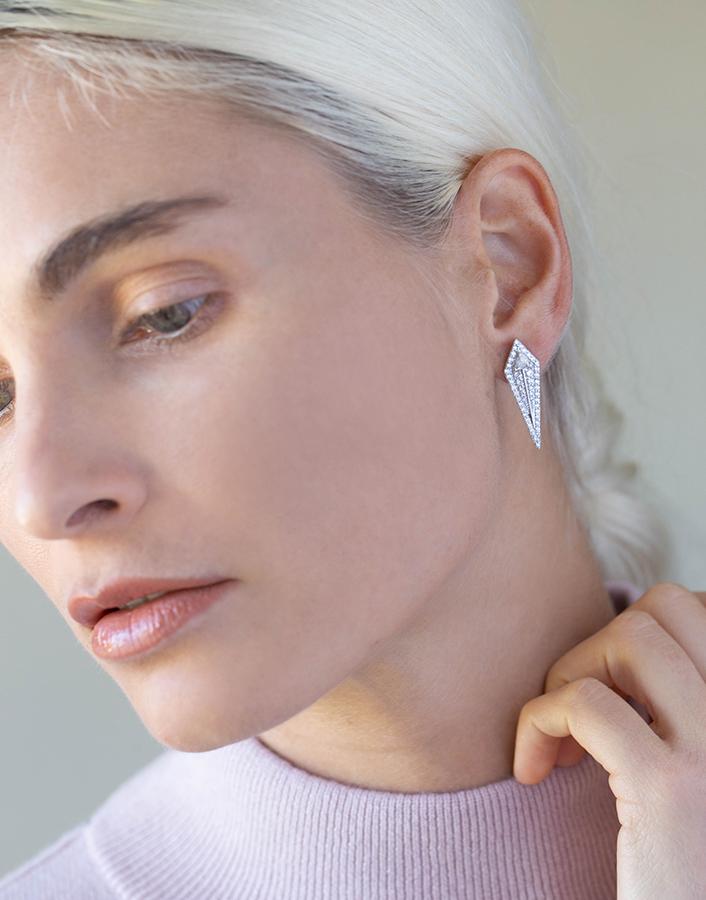 ALESSA JEWELRY-Diamond Arrow Stud Earrings-WHITE GOLD