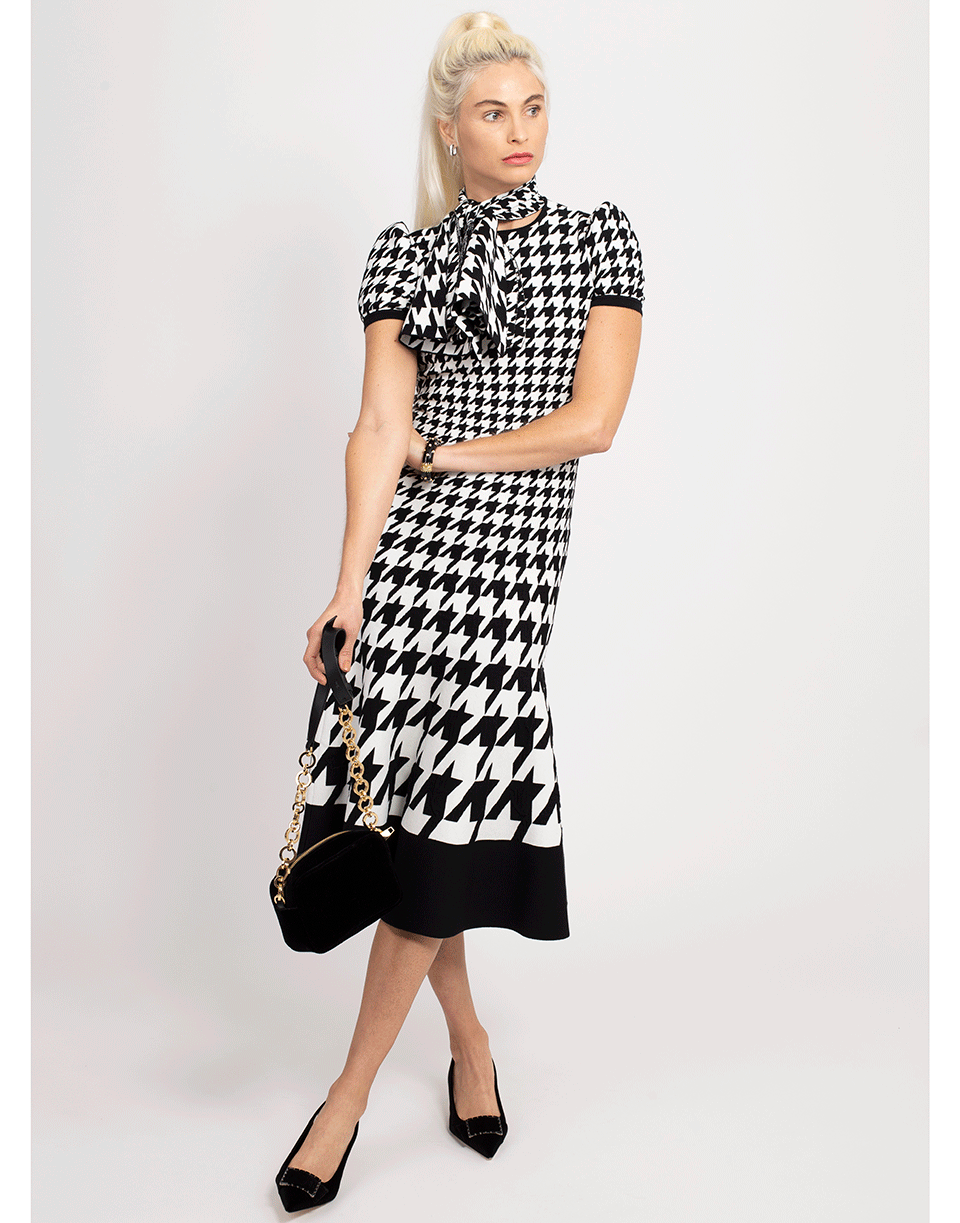 ALEXANDER MCQUEEN-Houndstooth Tie Neck Knit Dress-IVRY/BLK