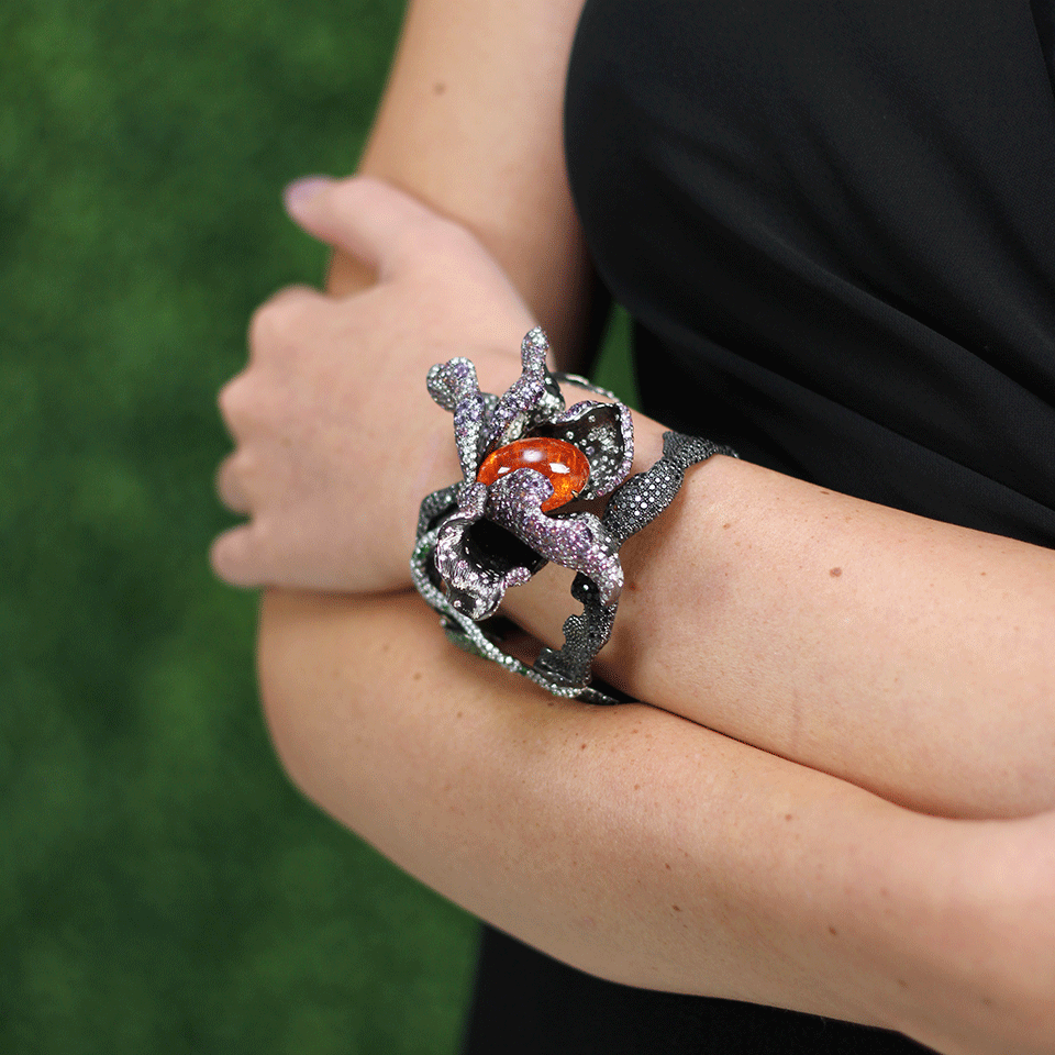 ARUNASHI-Mandarin Garnet Flower Cuff-BLACK GOLD