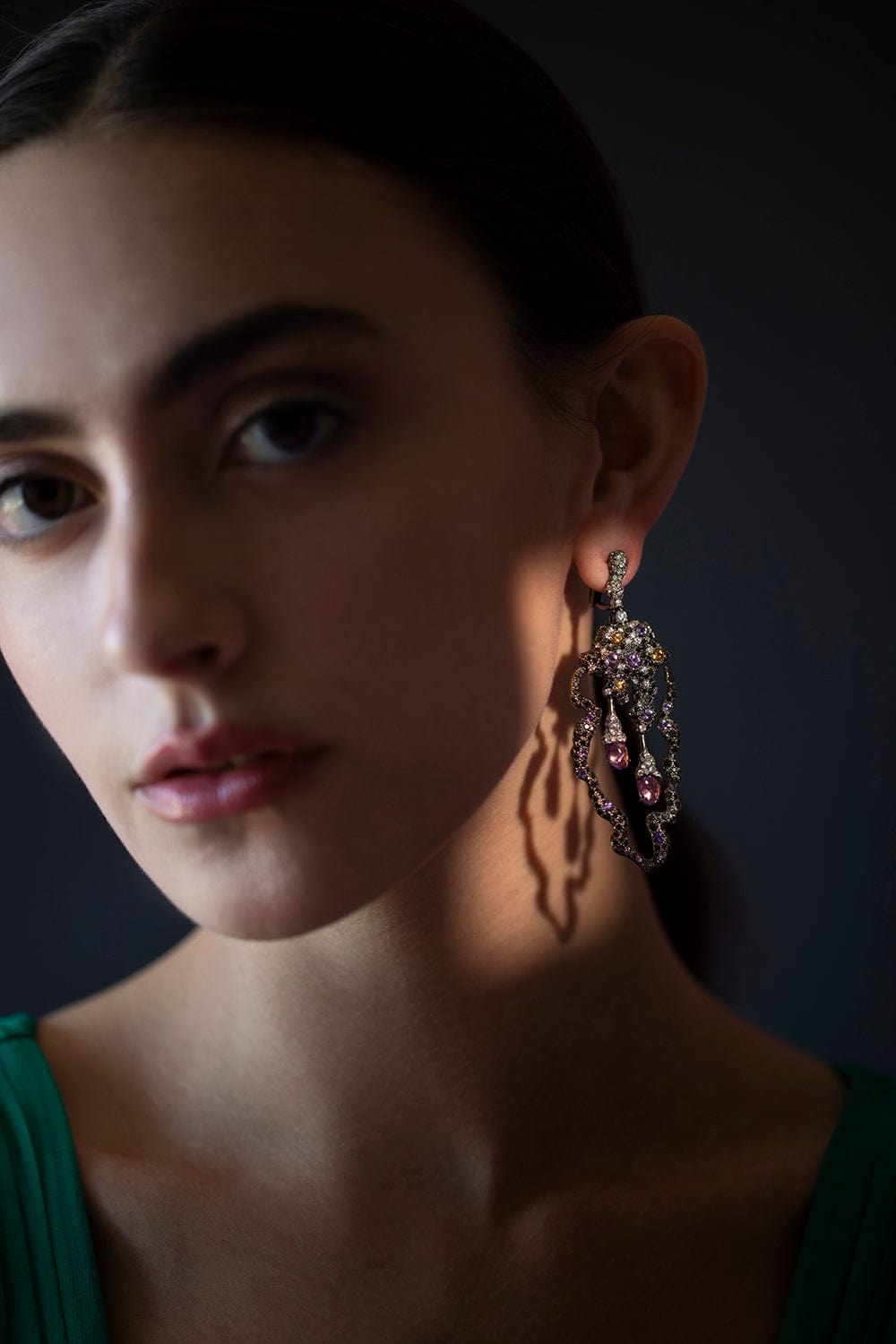 ARUNASHI-Abstract Pear Earrings-BLACK GOLD