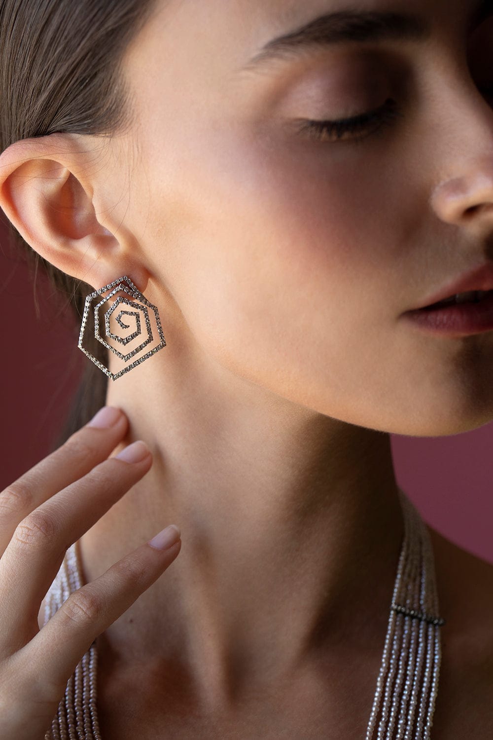 ARUNASHI-Diamonds Going in Triangles Earrings-BLACK GOLD