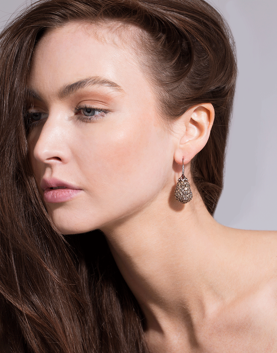 ARUNASHI-Eggplant Earrings-BLACK GOLD
