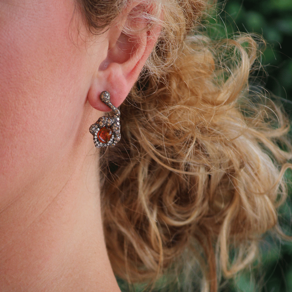 ARUNASHI-Fire Opal Flower Bud Earrings-BLACK GOLD