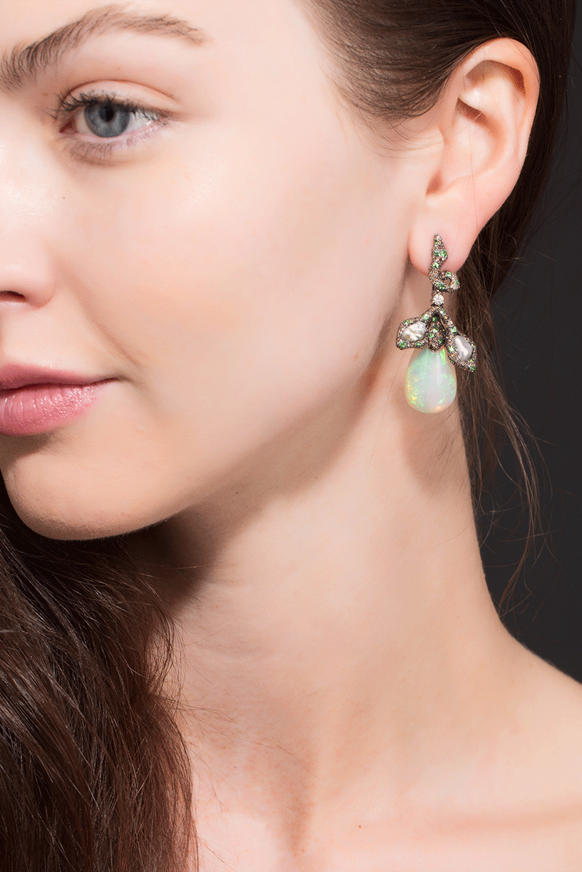 ARUNASHI-Opal Earrings-BLACK GOLD