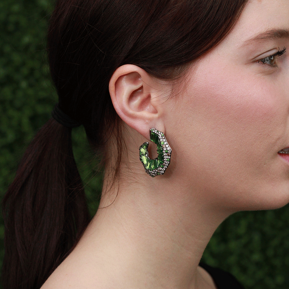 ARUNASHI-Tsavorite Knike Edge Hoop Earrings-BLACK GOLD