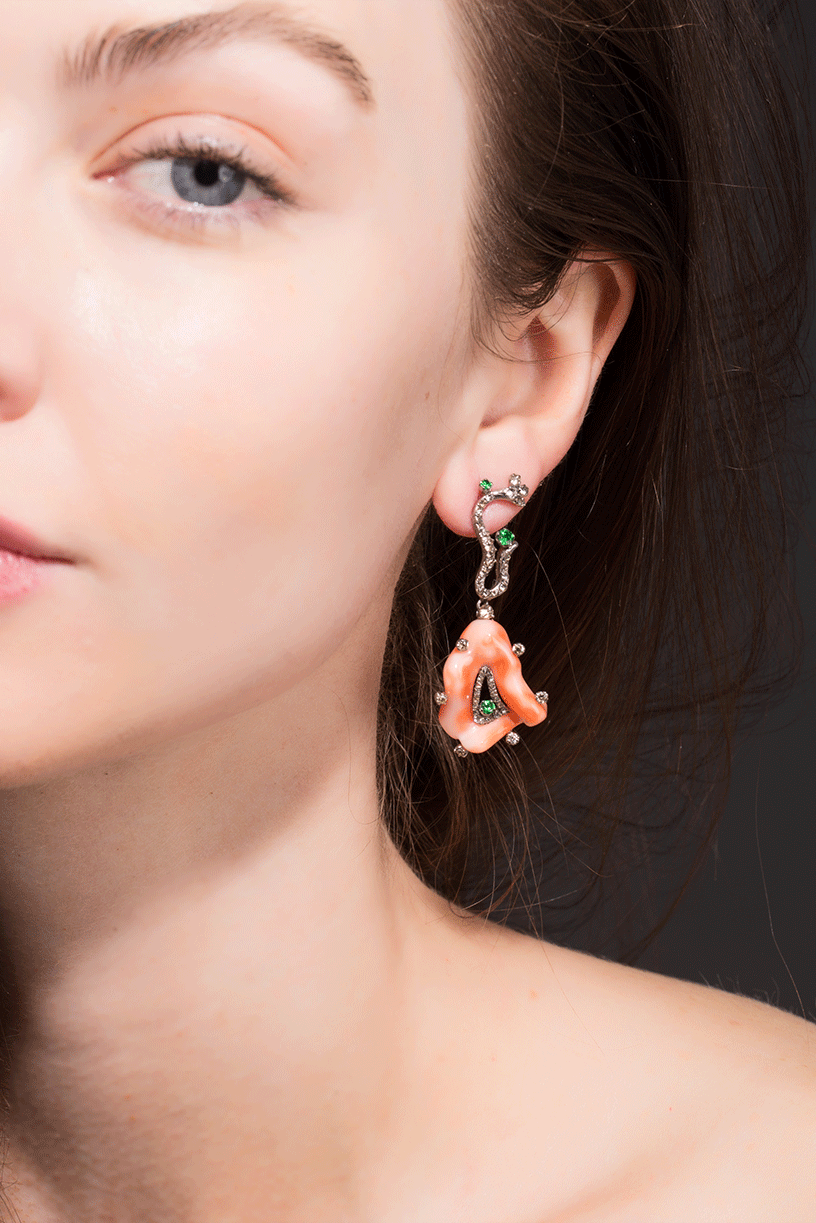 ARUNASHI-Coral Earrings-TITANIUM