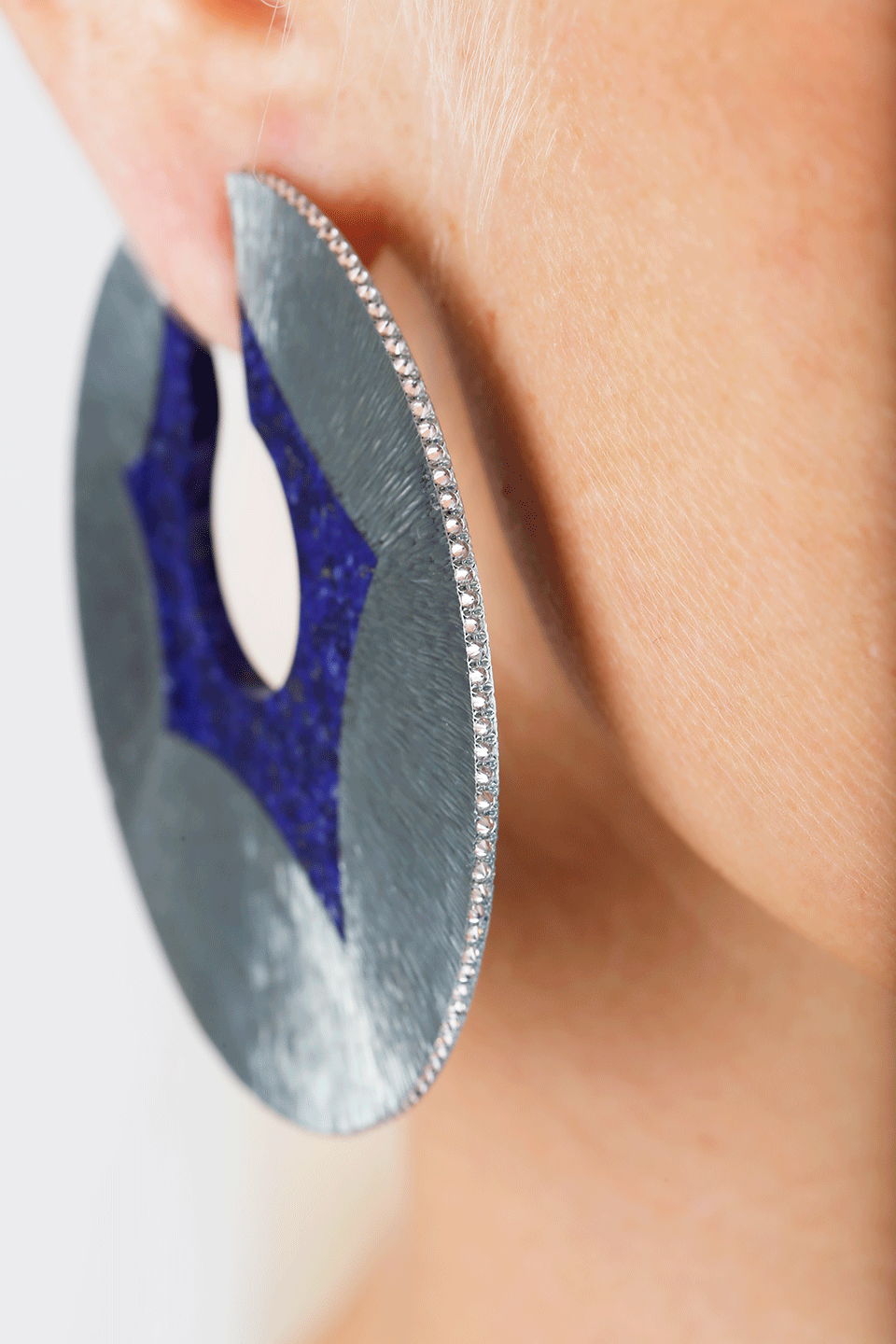 ARUNASHI-Large Paper Lapis Hoop Earrings-TITANIUM