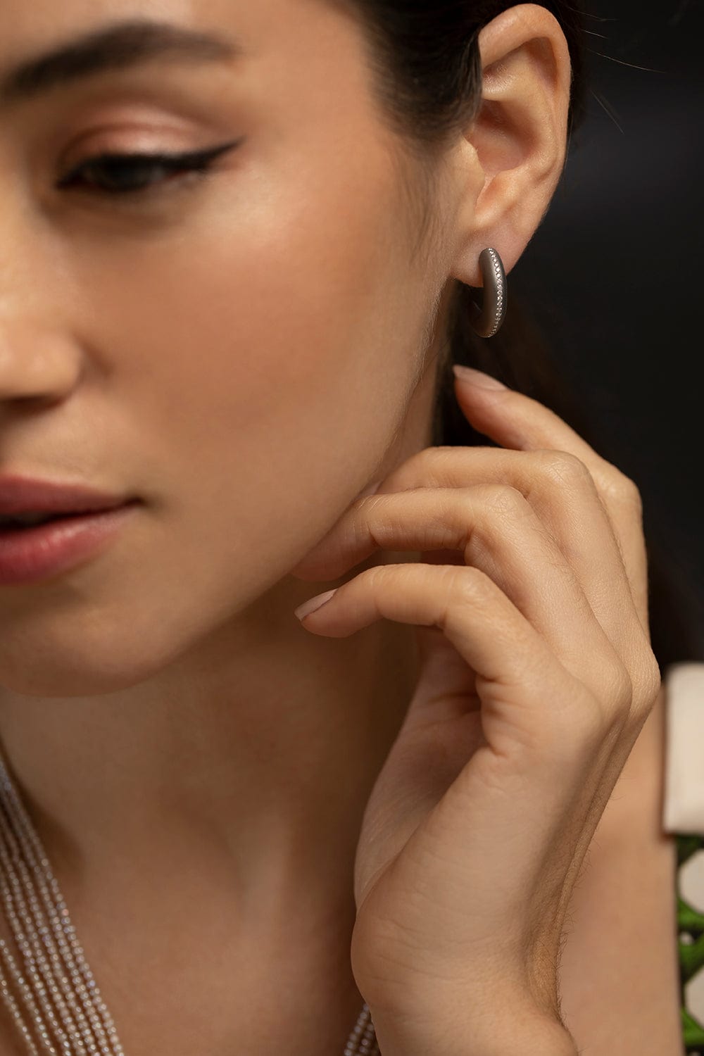 ARUNASHI-Small Brushed Titanium Horn Hoops-TITANIUM