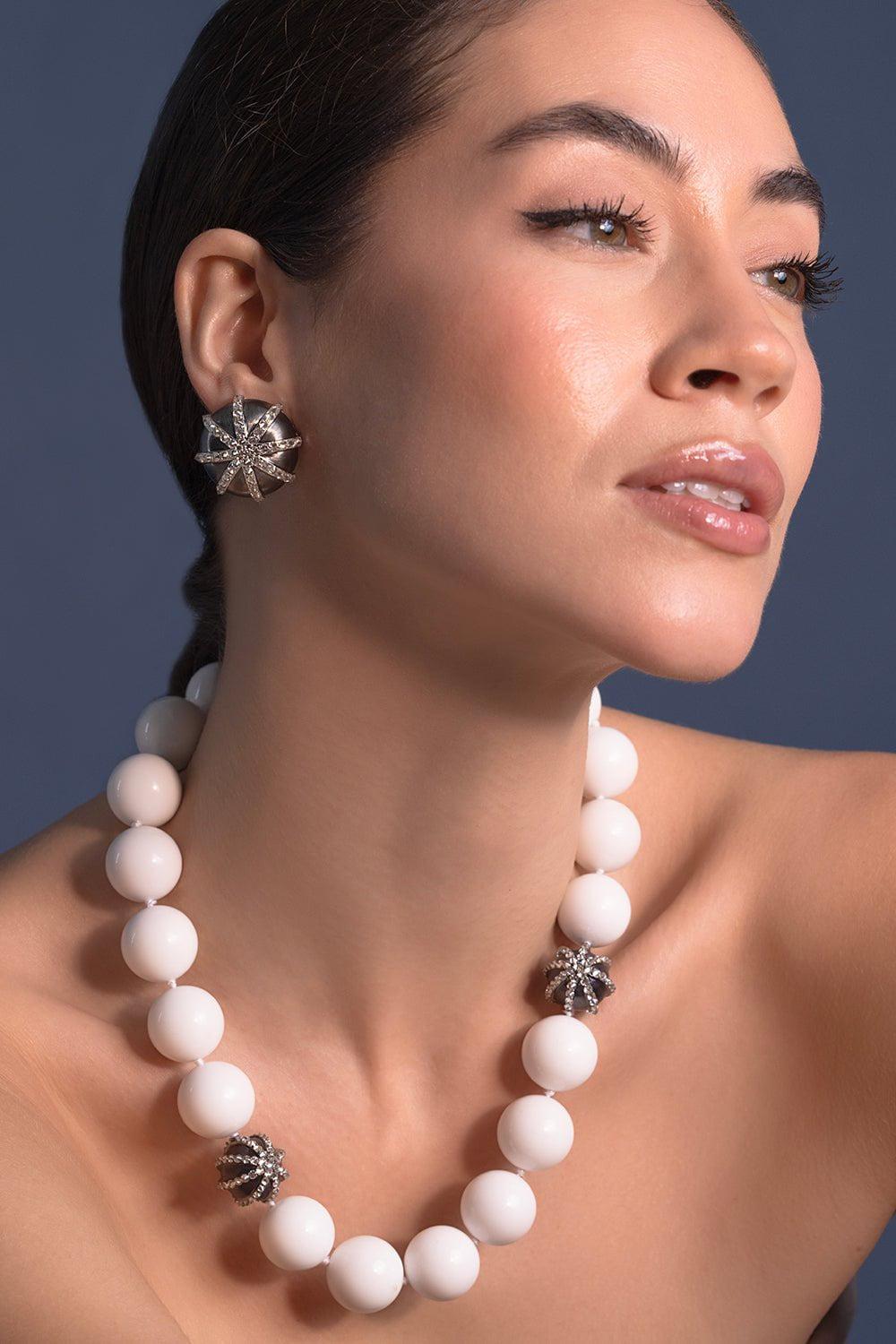ARUNASHI-White Agate Necklace-BLACK GOLD