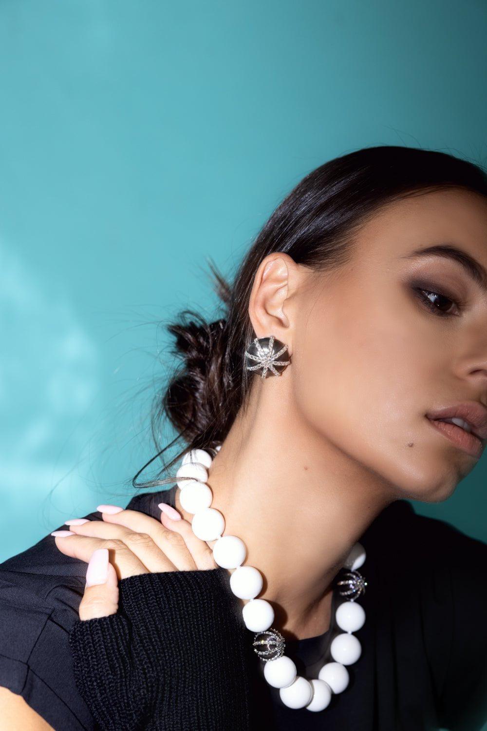 ARUNASHI-White Agate Necklace-BLACK GOLD