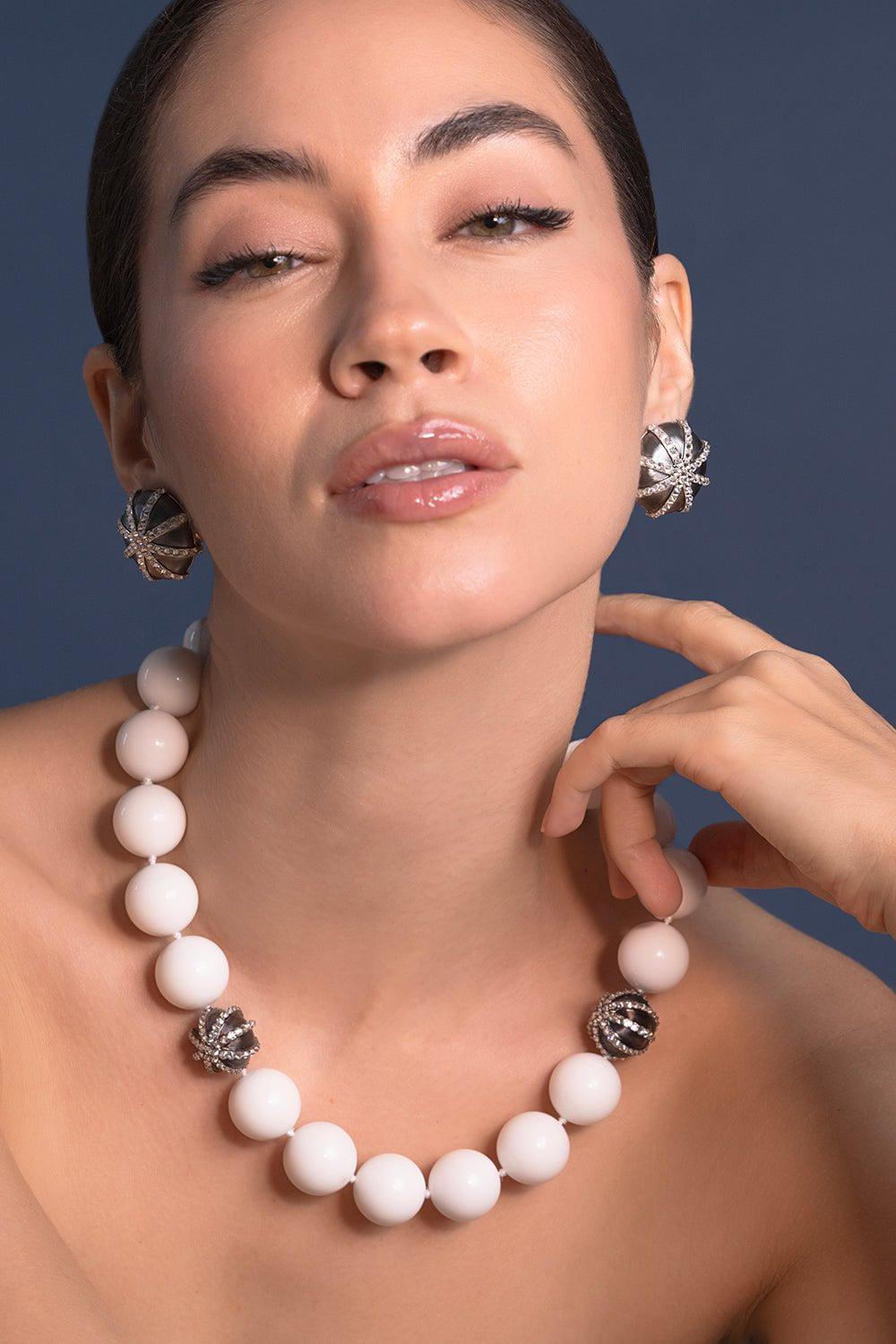 ARUNASHI-White Agate Necklace-BLACK GOLD