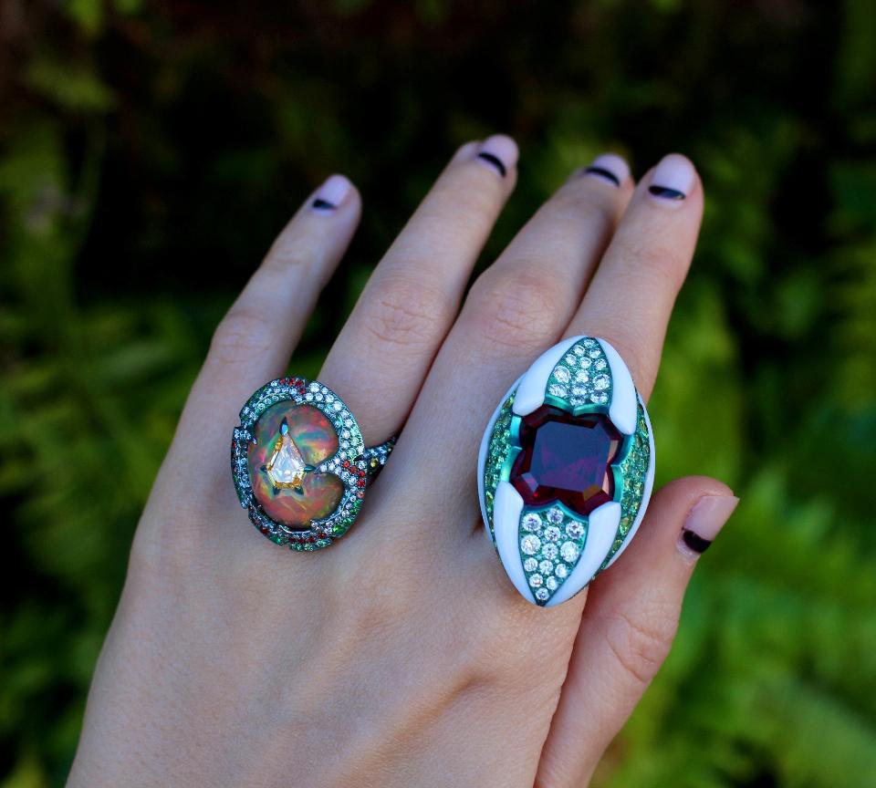 ARUNASHI-Rhodolite And Demantoid Garnet Ring-TITANIUM