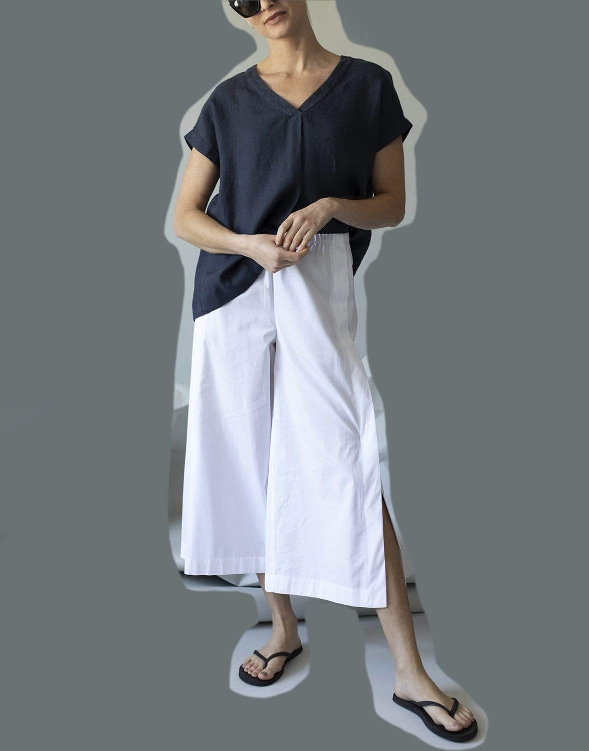 ASPESI-Navy V-Neck Mod Top-