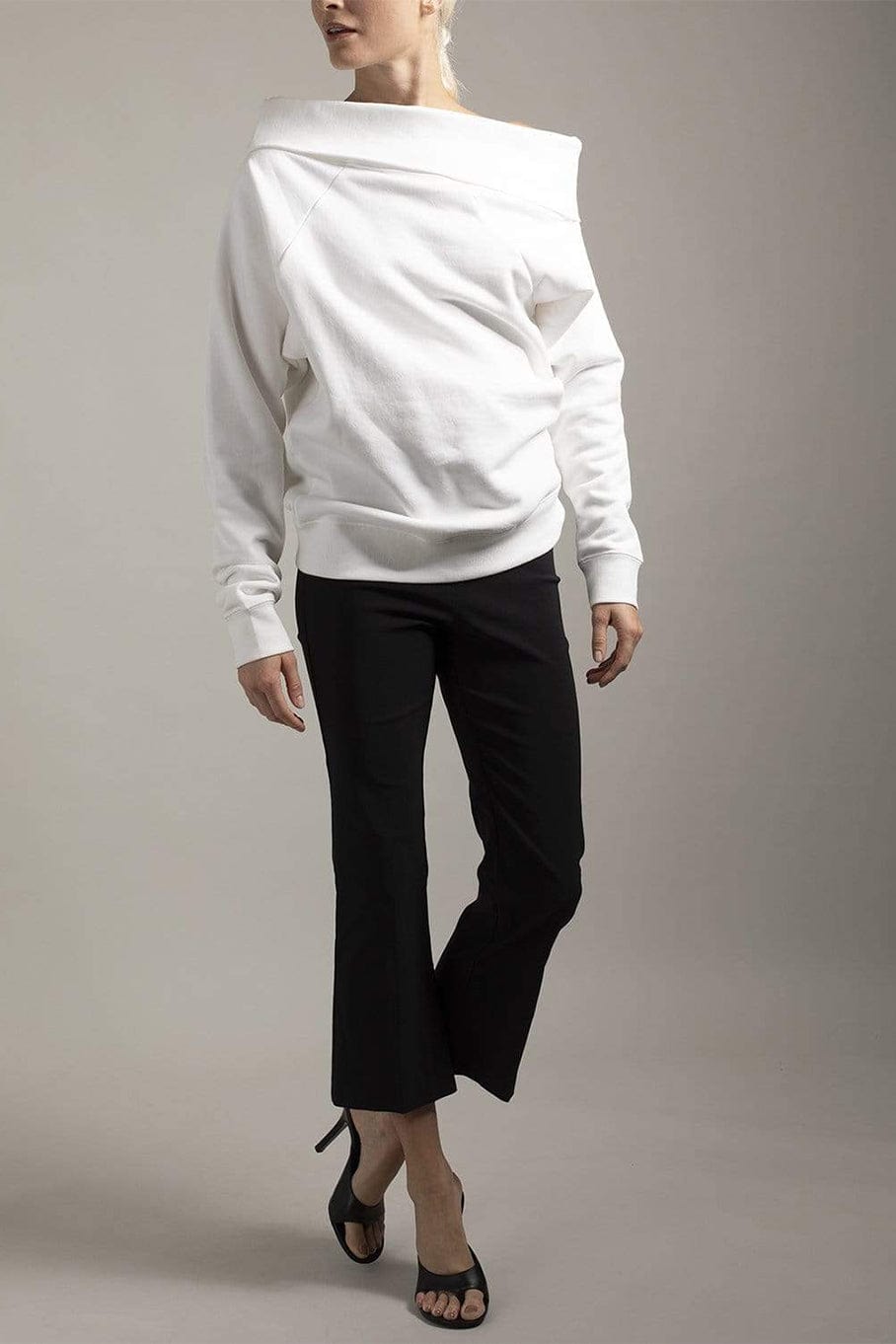 AVENUE MONTAIGNE-Leo Crop Flare Pant - Black-