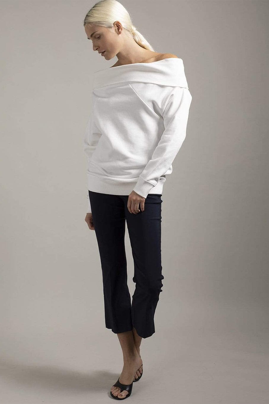 AVENUE MONTAIGNE-Leo Crop Flare Pant - Navy-