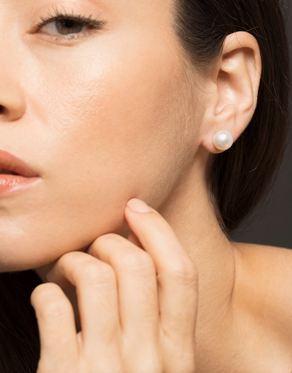 BAGGINS-Round White Akoya Pearl Studs-WHITE GOLD