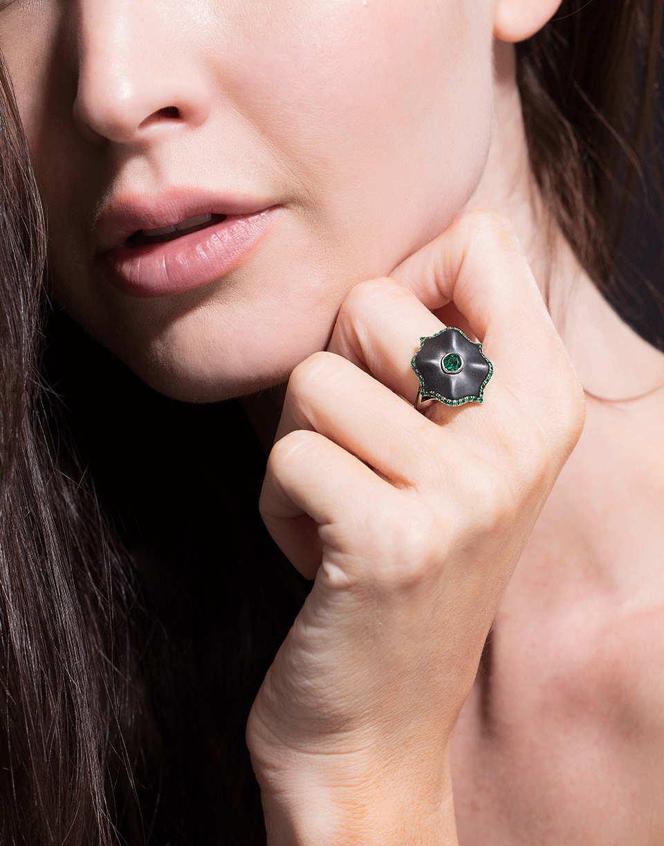BAYCO-Emerald And Black Ceramic Lotus Ring-PLATINUM
