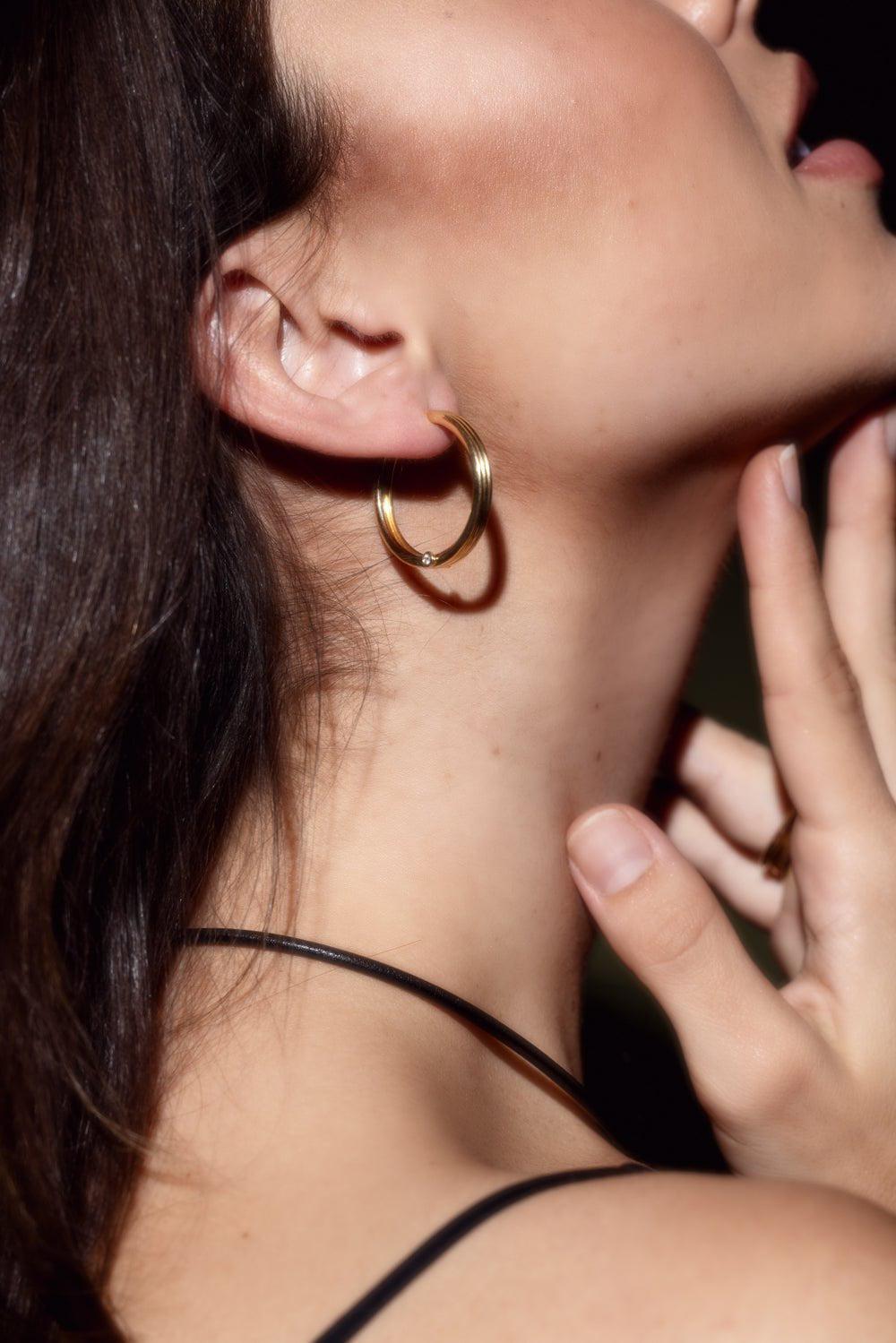 BECK JEWELS-Scuba Trio Curvahoop Earrings-YELLOW GOLD