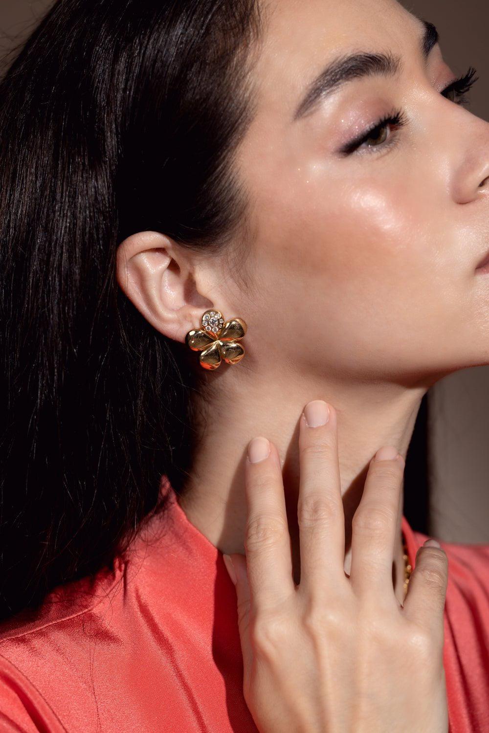 BRENT NEALE-Small Petal Flower Earrings-YELLOW GOLD