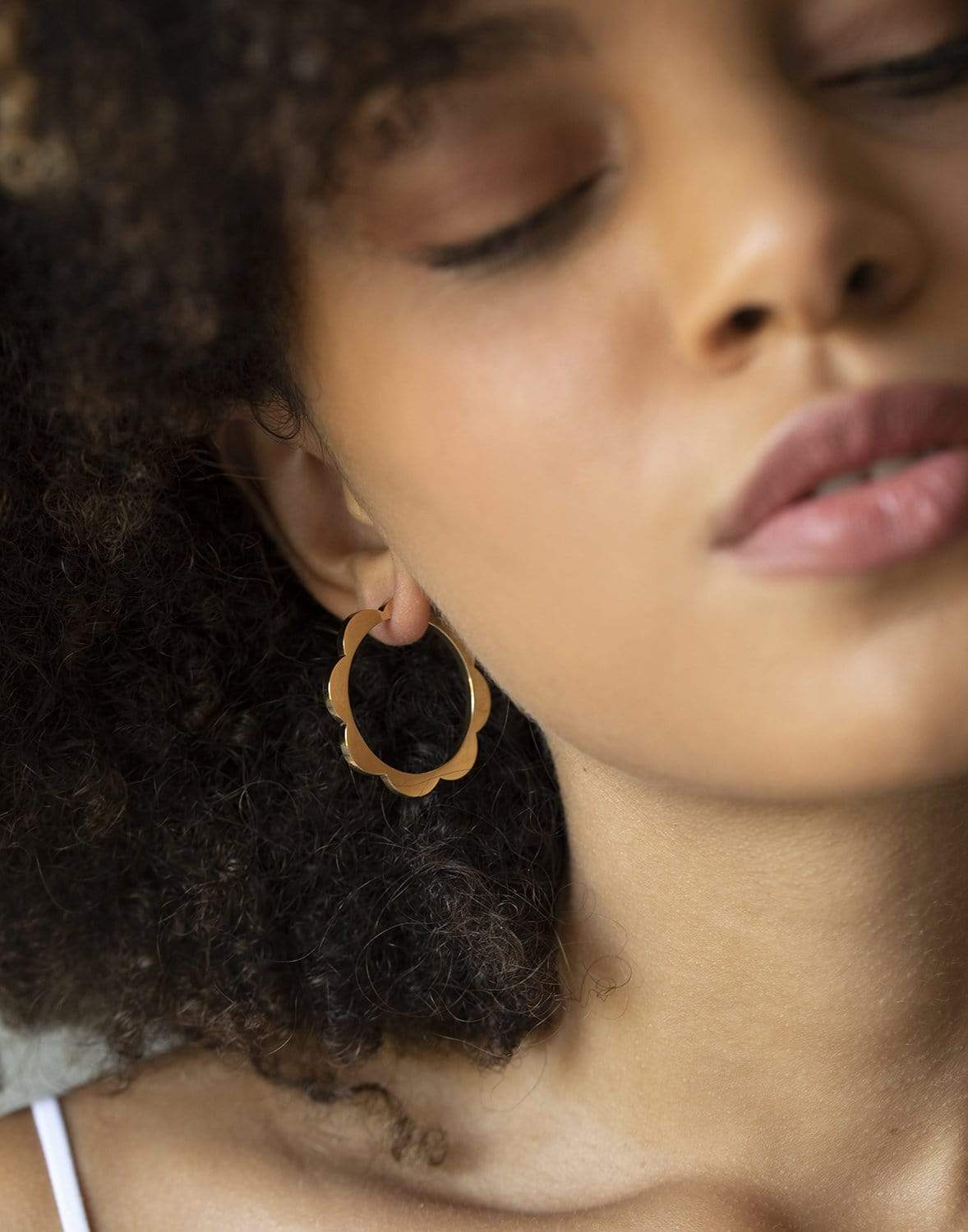 CADAR-Large Triplet Hoop Earrings-YELLOW GOLD