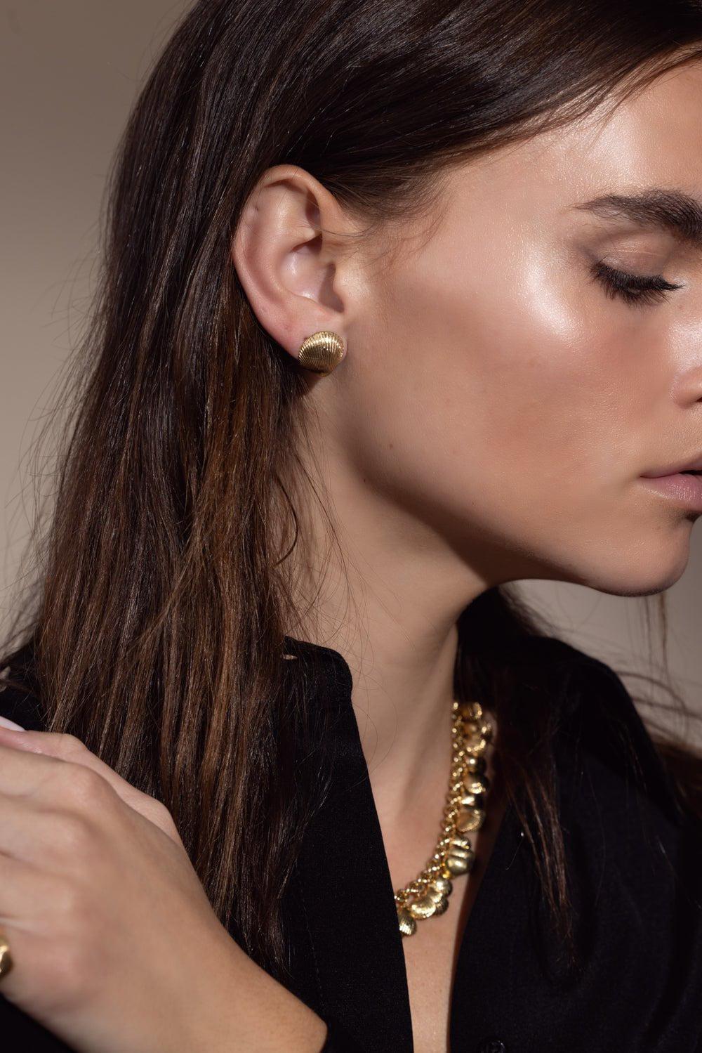CADAR-Small Shell Stud Earrings-YELLOW GOLD