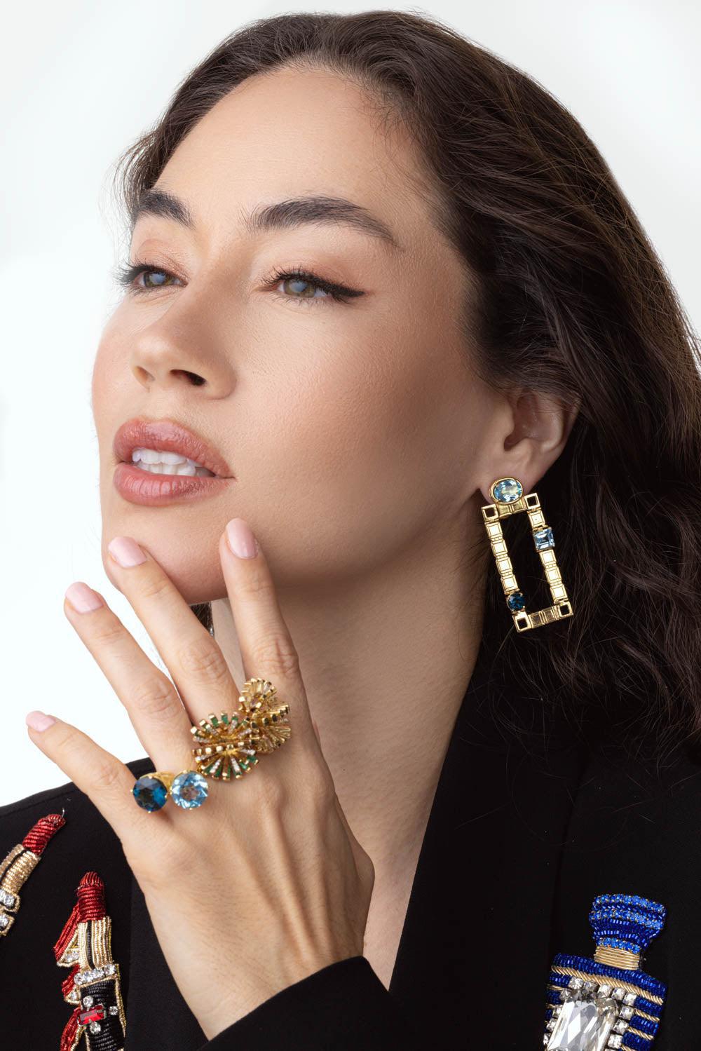 CAROL KAUFFMANN-Blue Topaz Golden Link Earrings-YELLOW GOLD