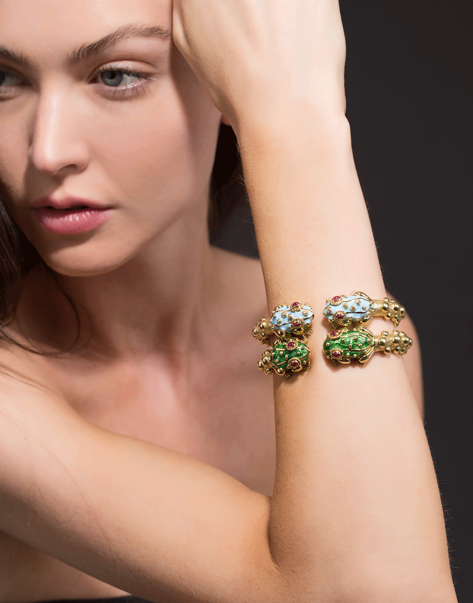 DAVID WEBB-Baby Frog Blue Enamel And Ruby Bangle-YELLOW GOLD