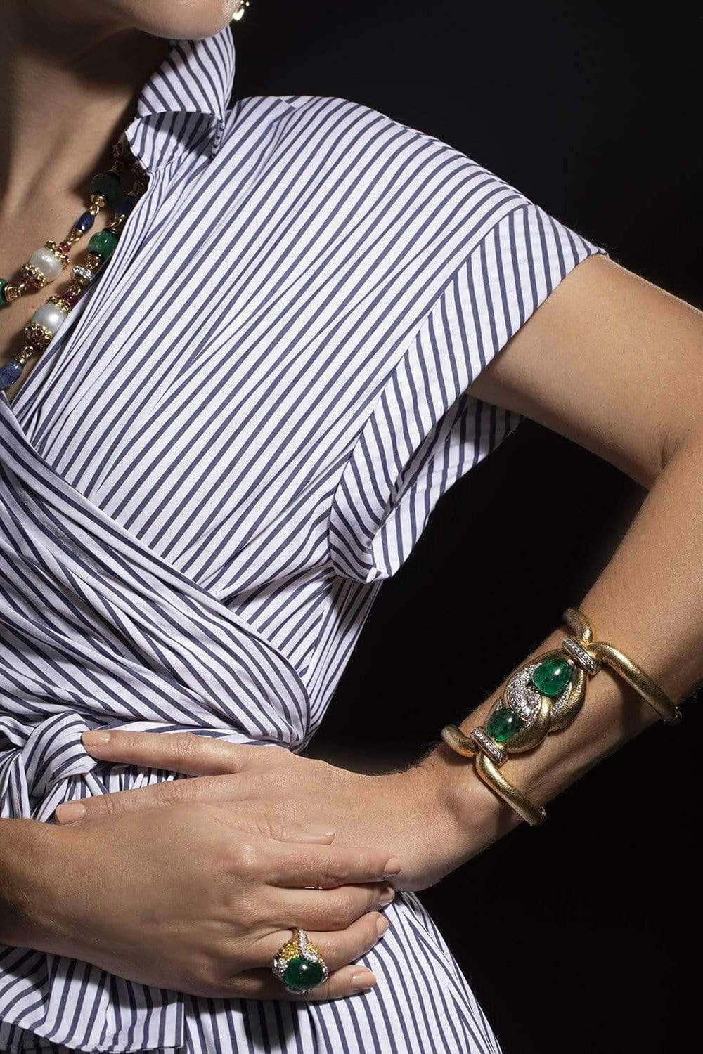 DAVID WEBB-Emerald Sleeve Bracelet-YELLOW GOLD