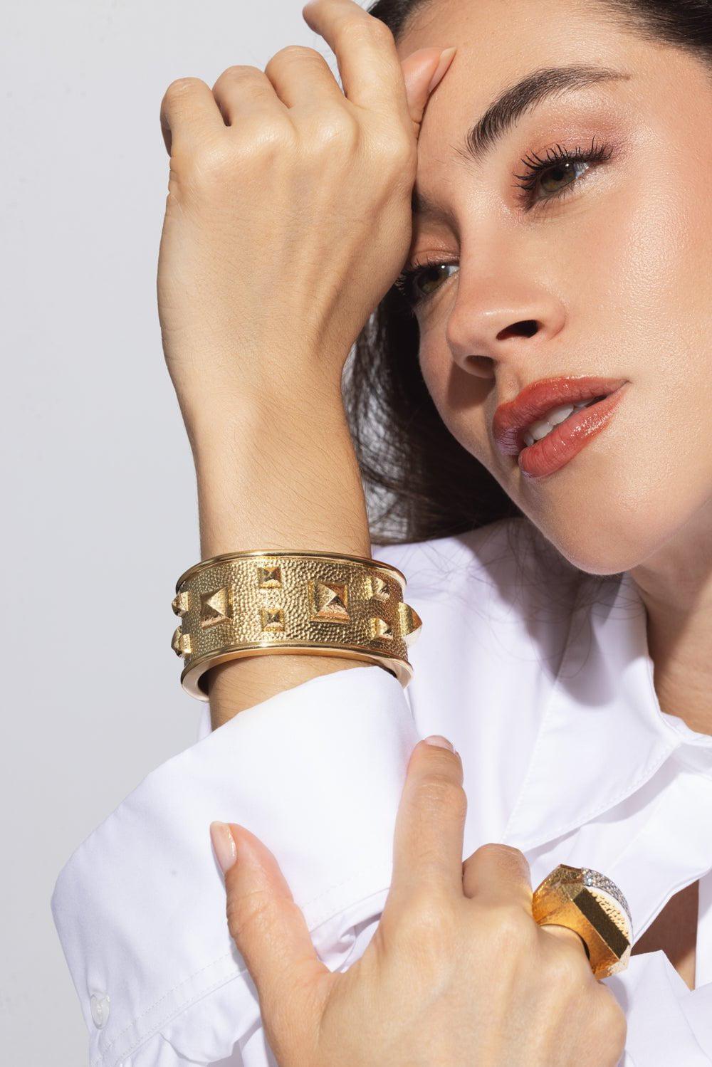 DAVID WEBB-Hammered Narrow Bastille Bracelet-YELLOW GOLD