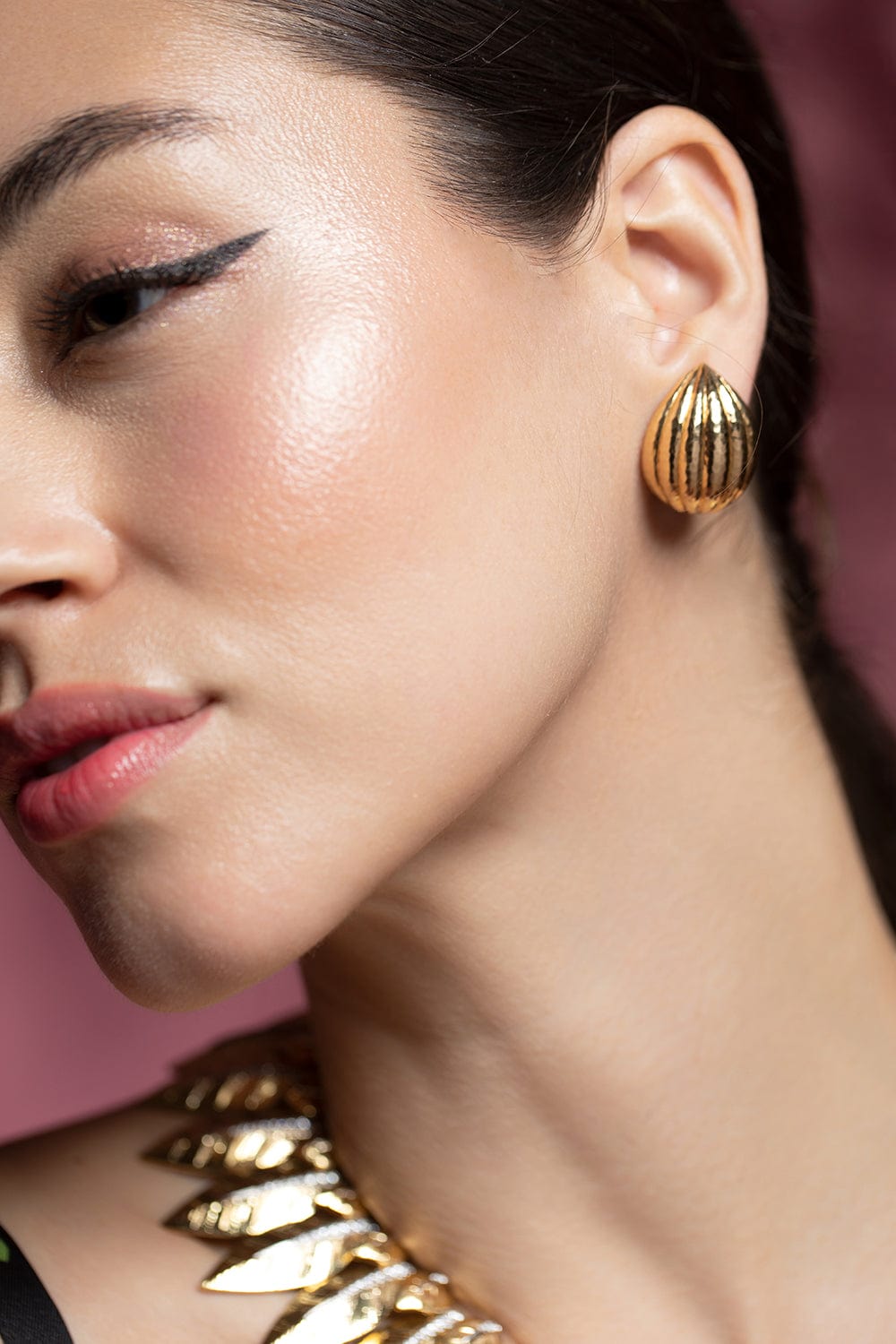 DAVID WEBB-Hammered Earrings-YELLOW GOLD