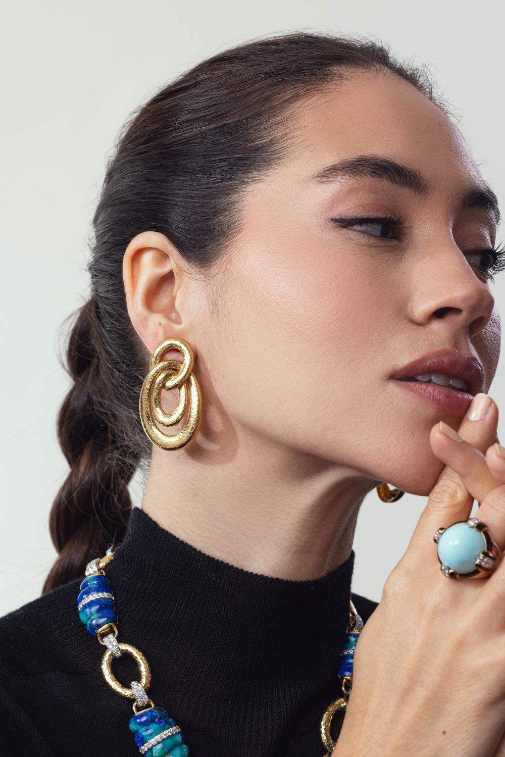 DAVID WEBB-Hammered Earrings-YELLOW GOLD