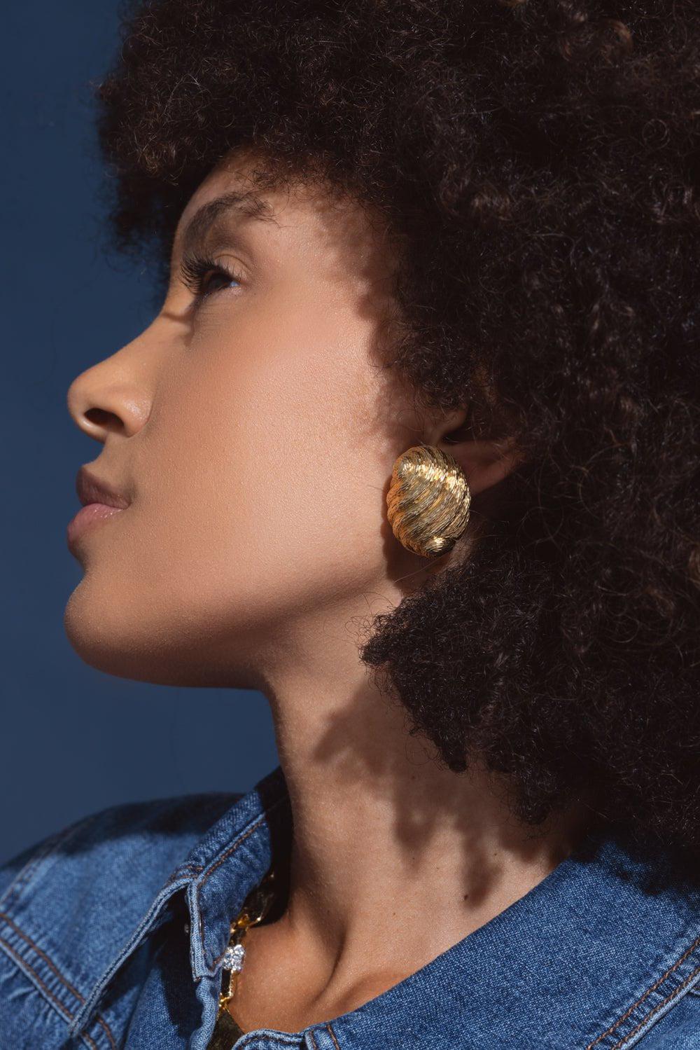 DAVID WEBB-Hammered Large Swirl Earrings-YELLOW GOLD