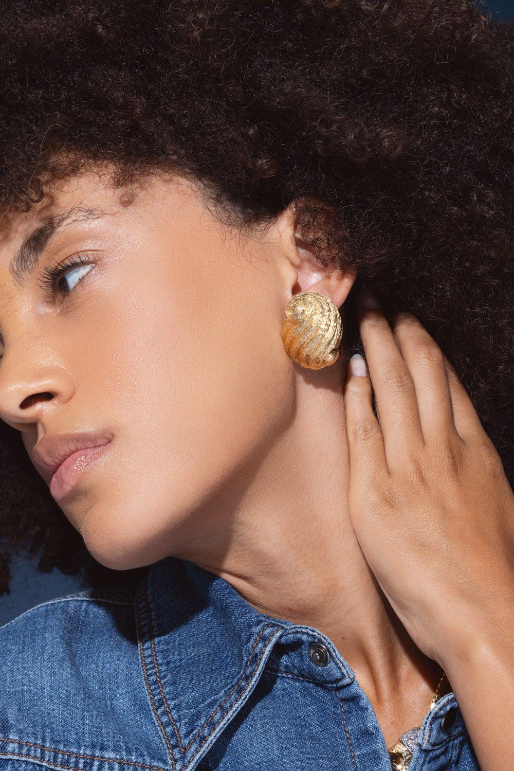DAVID WEBB-Hammered Large Swirl Earrings-YELLOW GOLD