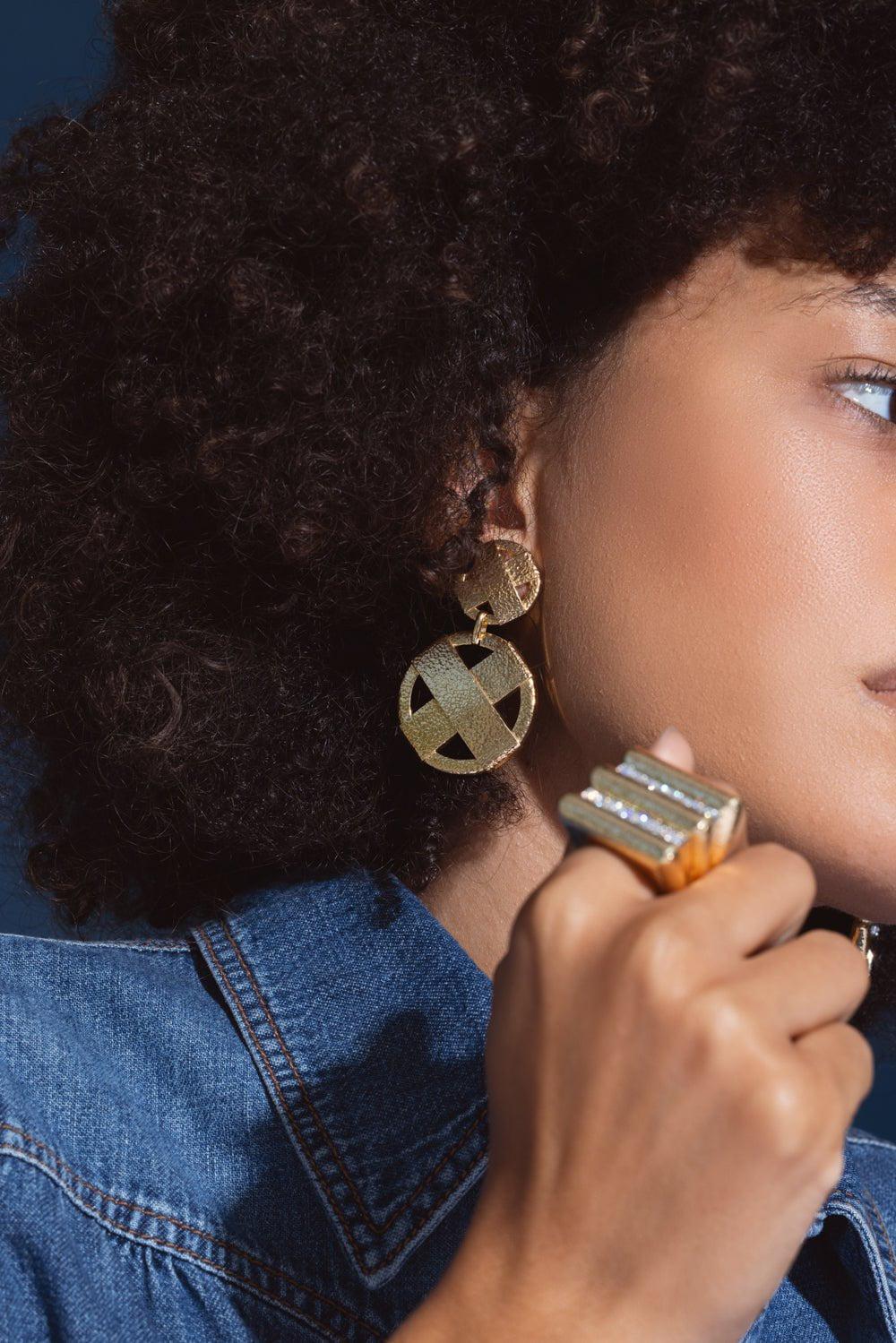 DAVID WEBB-Hammered XO Earrings-YELLOW GOLD