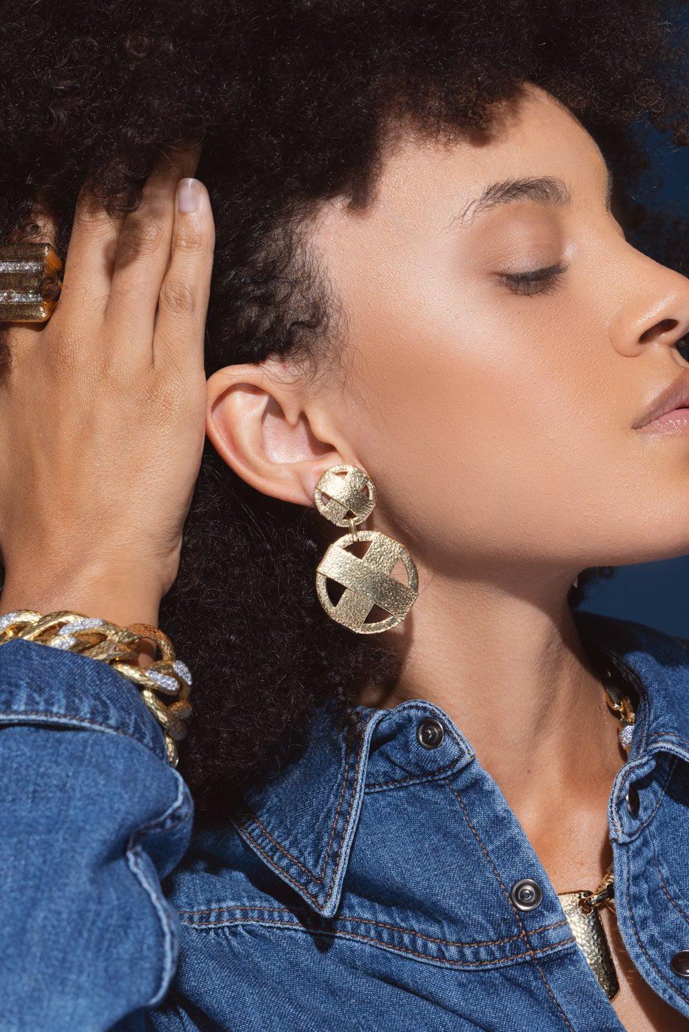DAVID WEBB-Hammered XO Earrings-YELLOW GOLD