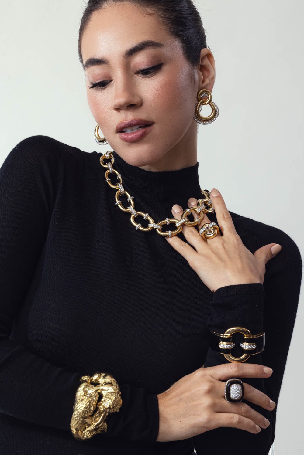 DAVID WEBB-Diamond Hammered Oval Link Necklace-YELLOW GOLD