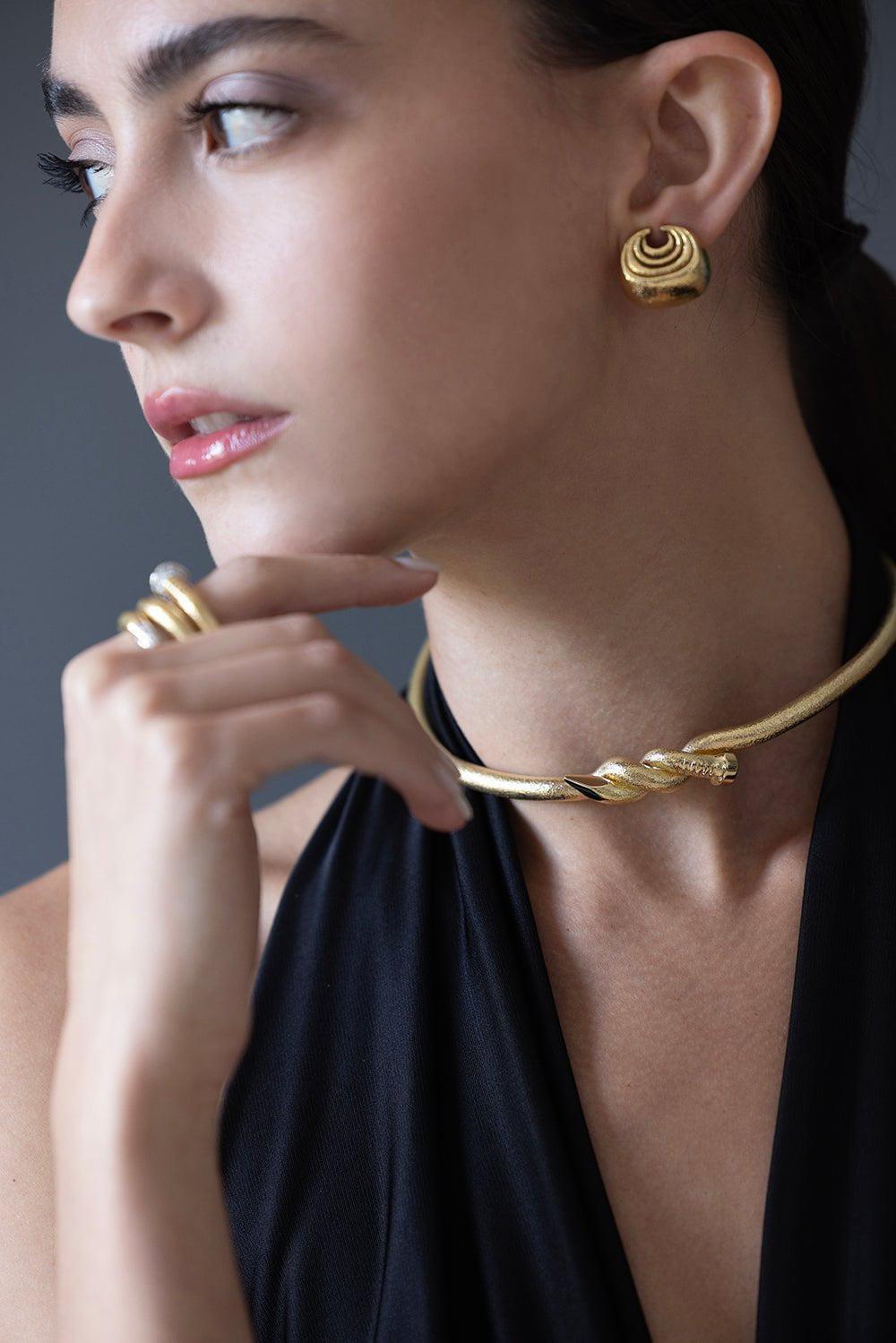DAVID WEBB-Hammered Twist Nail Collar-YELLOW GOLD