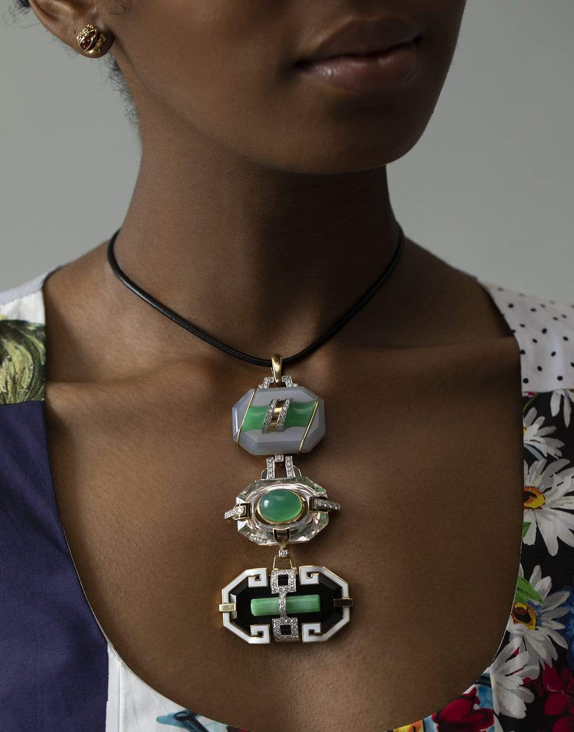 DAVID WEBB-Chysoprase, Jade and Onyx Totem Pendant-YELLOW GOLD