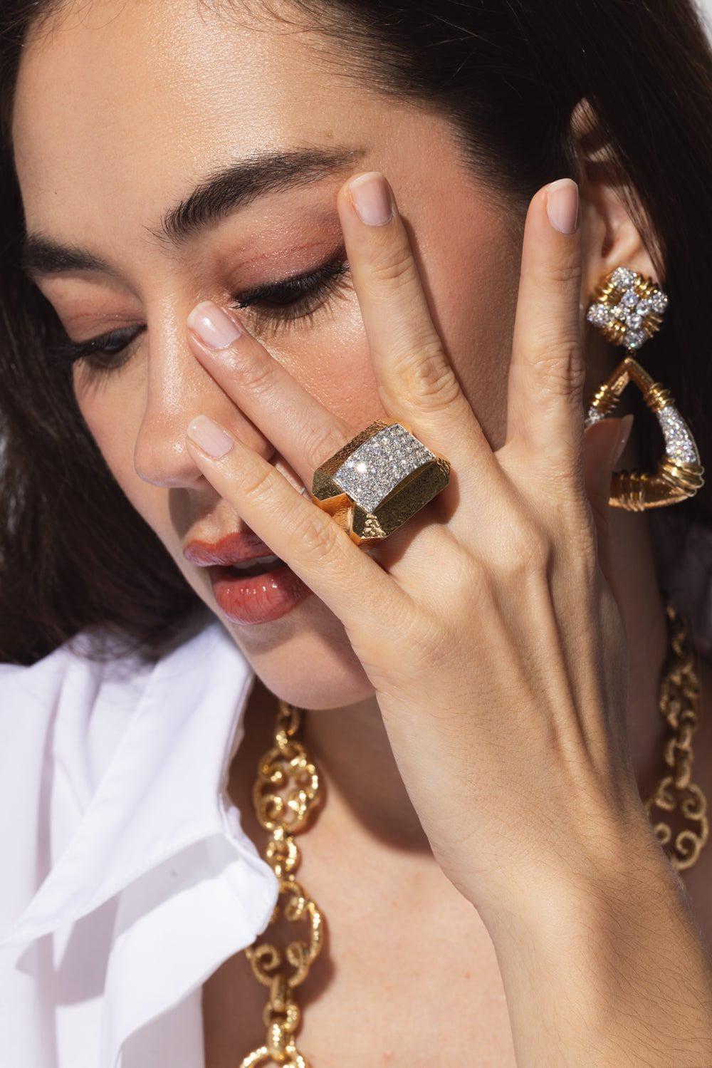 DAVID WEBB-Overpass Ring-YELLOW GOLD