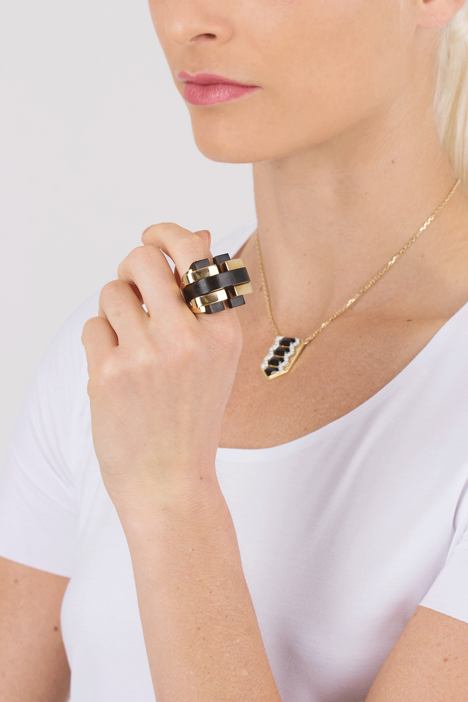 DAVID WEBB-Ebony Bridge Ring-YELLOW GOLD