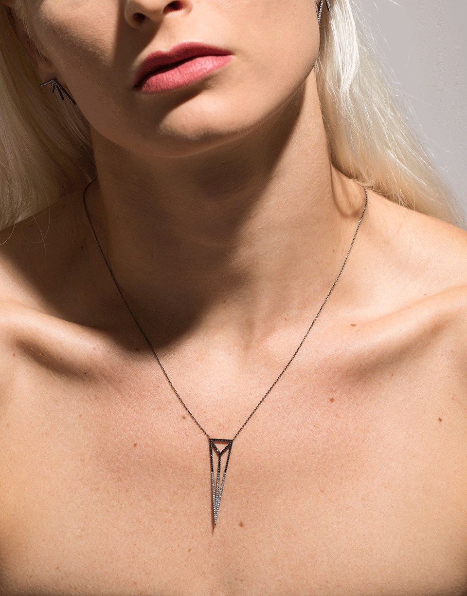 EVA FEHREN-Ombre Diamond Chrysler Pendant Necklace-BLACK GOLD