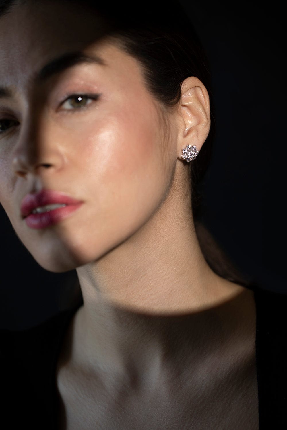 FANTASIA by DESERIO-Flower Stud Earrings-WHITE