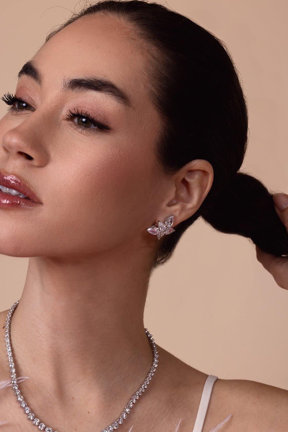 FANTASIA by DESERIO-Pear Shape Cluster Earring-WHITE